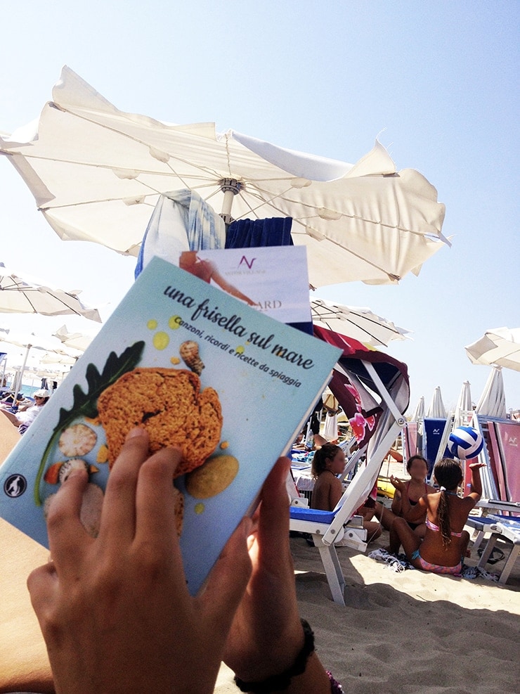 Lettura al mare