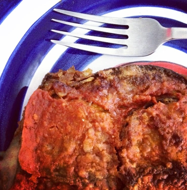 Porzione di lasagna al piatto