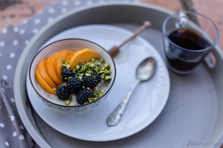 Porridge con frutta